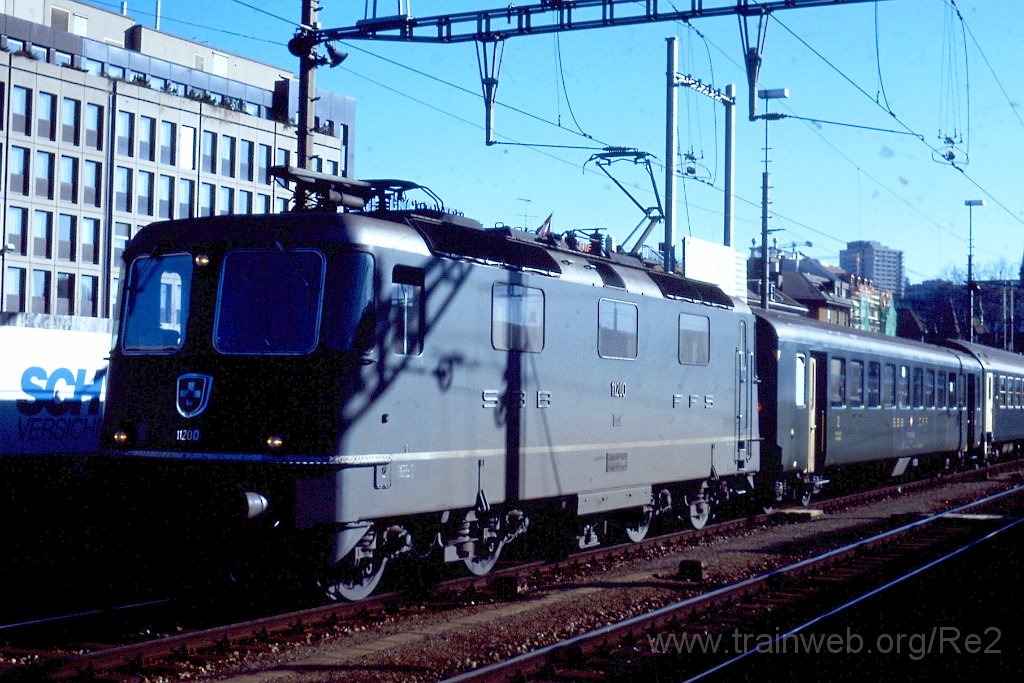 0270-0029.jpg - SBB-CFF Re 4/4'' 11200 / Zürich HB 4.2.1990