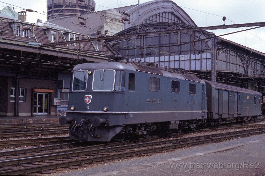 0371-0024.jpg - SBB-CFF Re 4/4'' 11200 / Basel 4.4.1992