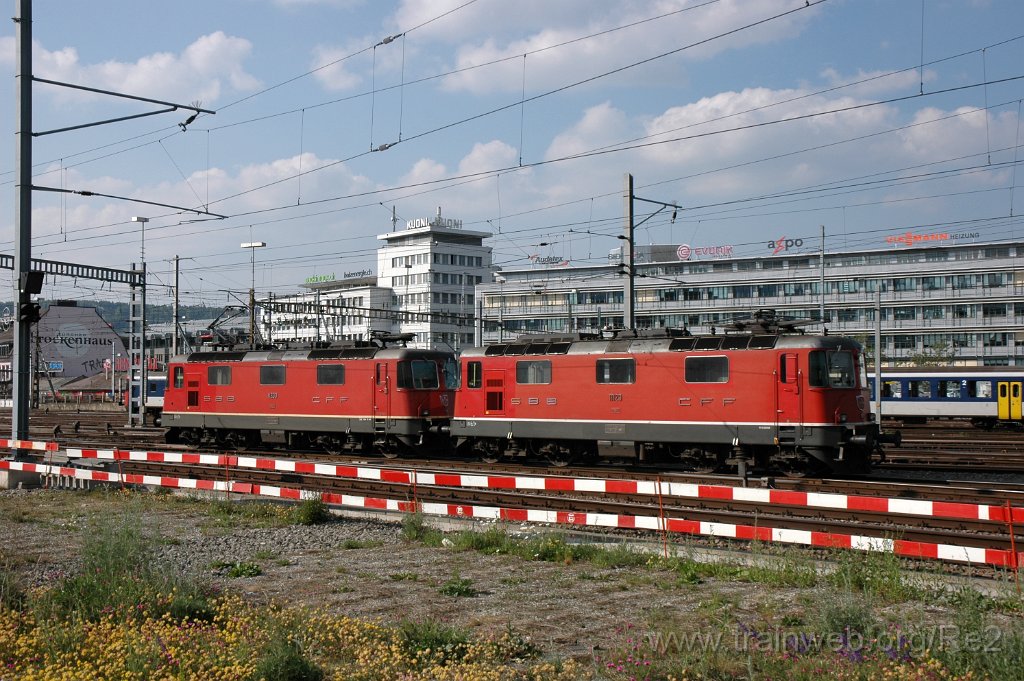 2102-0040-260411.jpg - SBB-CFF Re 4/4'' 11200 + SBB-CFF Re 4/4'' 11129 / Zürich HB 26.4.2011
