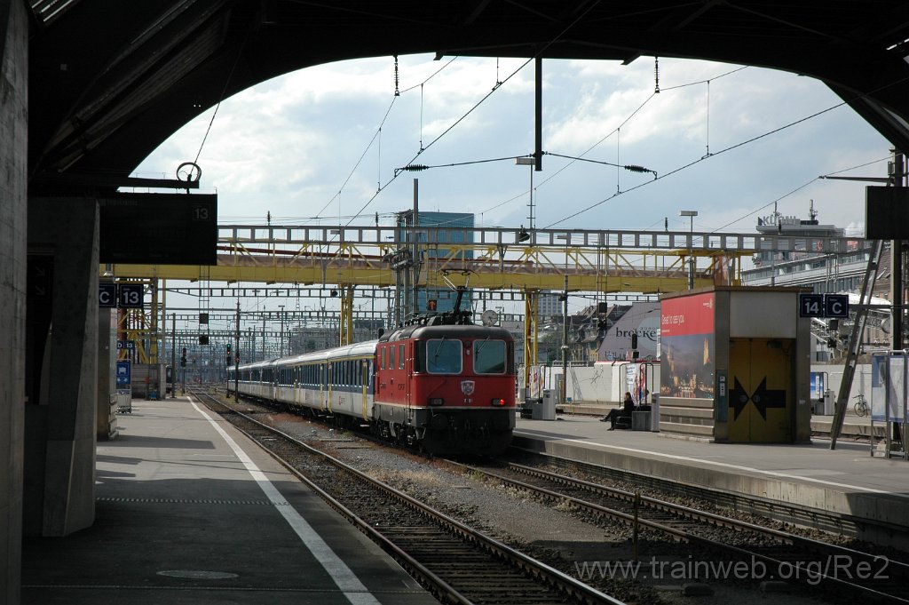 2131-0044-100611.jpg - SBB-CFF Re 4/4'' 11200 / Zürich HB 10.6.2011