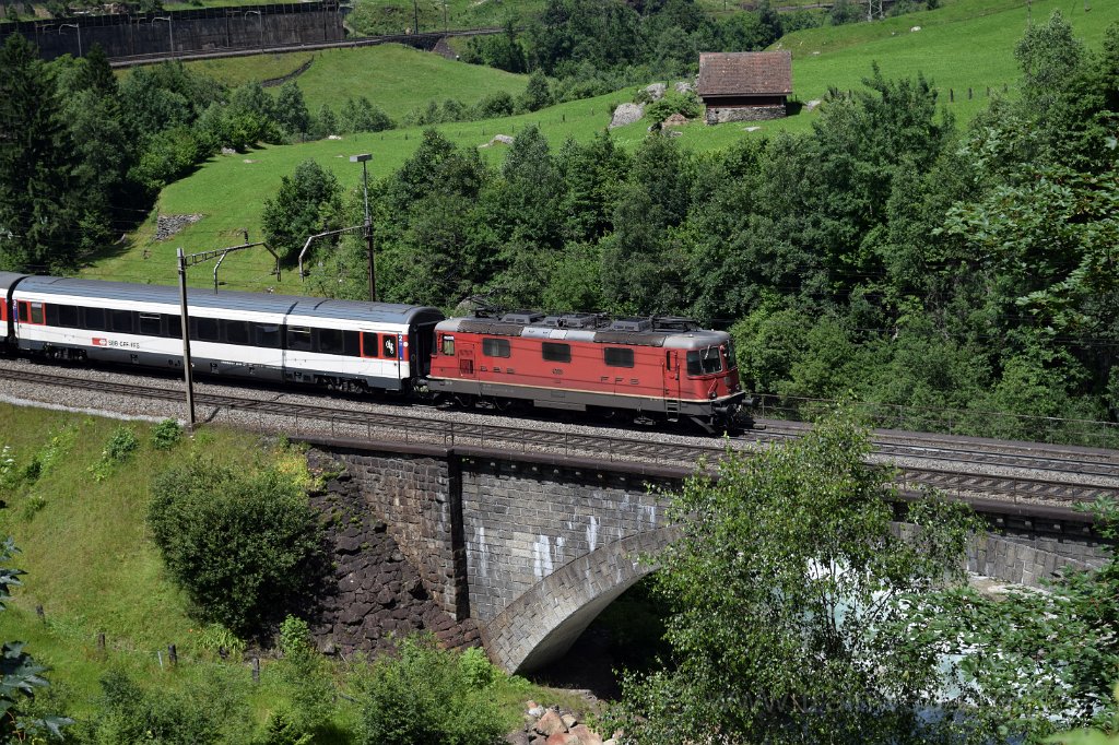 3983-0017-070716.jpg - Re 4/4" 11200 (Re 420.200-8) / Wassen (Wattinger Kurve) 7.7.2016