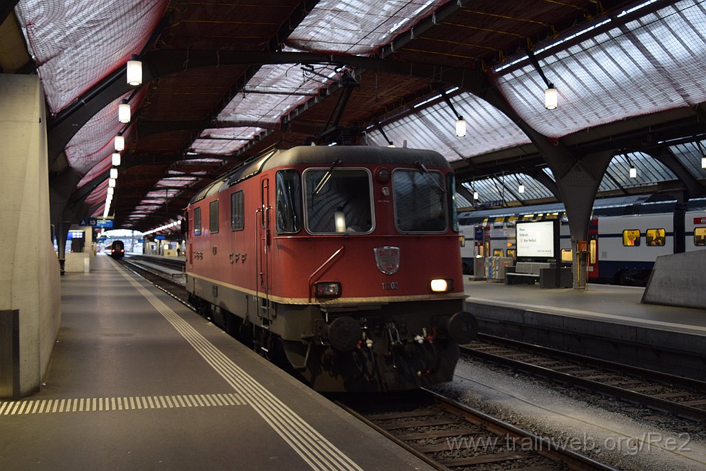 7249-0031-291220.jpg - SBB-CFF Re 4/4'' 11200 (Re 420.200-8)  (Re 91 85 4 420 200-8 CH-SBB) / Zürich HB 29.12.2020