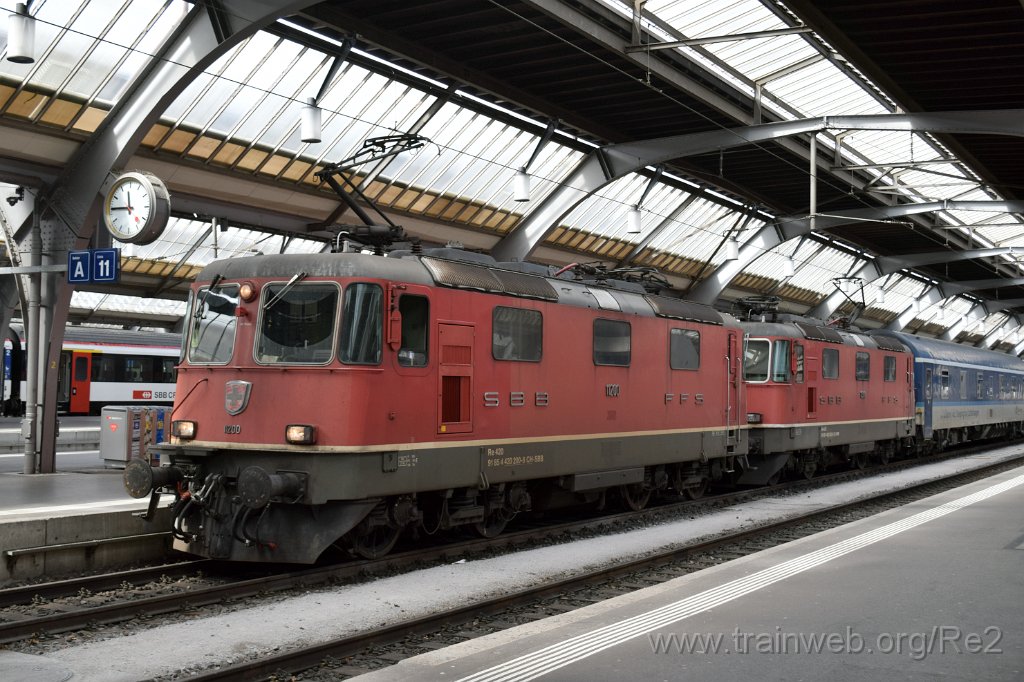 8492-0045-290423.jpg - SBB-CFF Re 4/4'' 11200 (Re 420.200-8)  (Re 91 85 4 420 200-8 CH-SBB) + SBB-CFF Re 4/4'' 11300 (Re 420.300-6)  (Re 91 85 4 420 300-6 CH-SBB) / Zürich HB 29.4.2023
