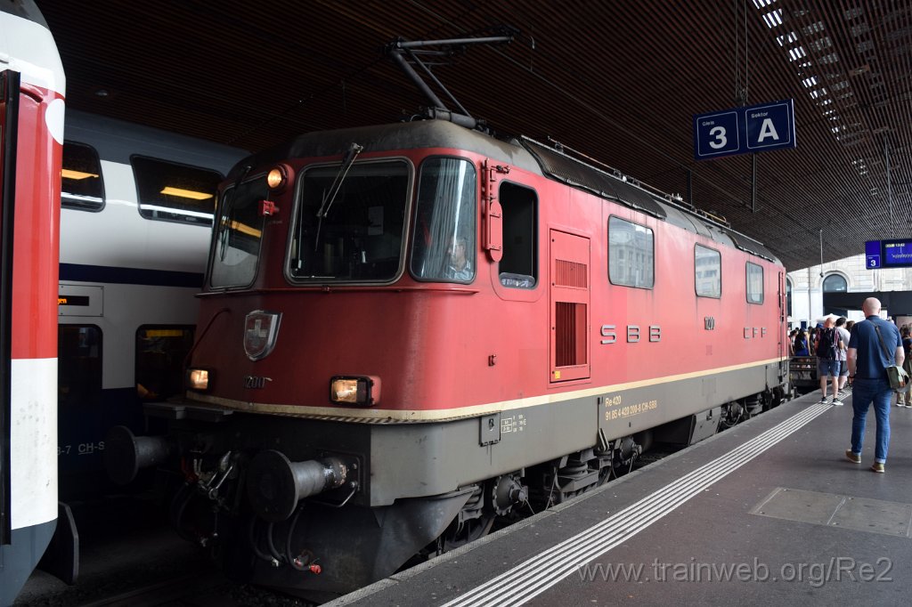 8720-0021-120823.jpg - SBB-CFF Re 4/4'' 11200 (Re 420.200-8)  (Re 91 85 4 420 200-8 CH-SBB) / Zürich HB 12.8.2023
