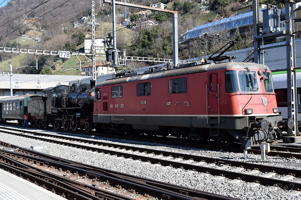 9582-0045-020325.jpg - SBB-CFF Re 4/4'' 11200 (Re 420.200-8)  (Re 91 85 4 420 200-8 CH-SBB) + Verbano-Express / FS 625.116 (90 85  0625 116-8 CH-AVEXP) / Bellinzona 2.3.2025