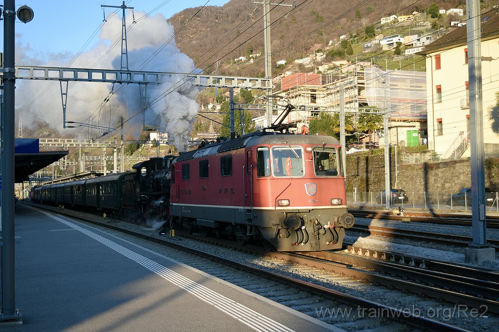 9586-0003-020325.jpg - SBB-CFF Re 4/4'' 11200 (Re 420.200-8)  (Re 91 85 4 420 200-8 CH-SBB) + Verbano-Express / FS 625.116 (90 85  0625 116-8 CH-AVEXP) + CLRA / SBB-CFF Ae 6/6 11419 ''Appenzell I.Rh'' (Ae 91 85 4 610 419-4 CH-CLRA) / Bellinzona 2.3.2025