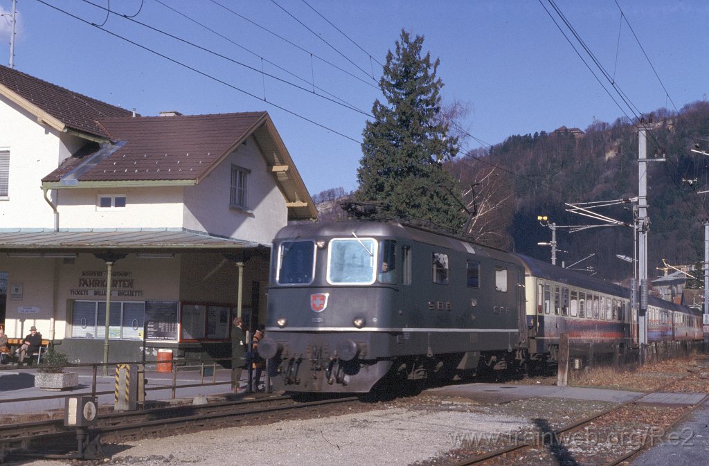 0161-0022.jpg - SBB-CFF Re 4/4'' 11201 / Bregenz Hafen 13.2.1988