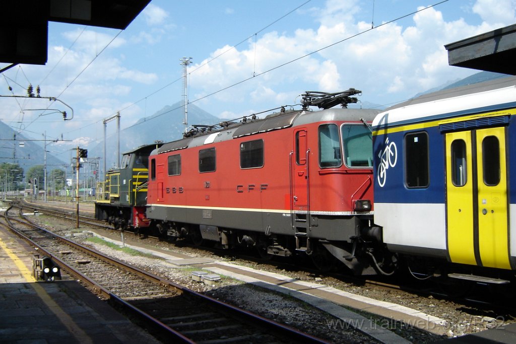 2867-0050-150713.jpg - SBB-CFF Re 4/4'' 11201 + FS D 245.1020 / Domodossola 15.7.2013