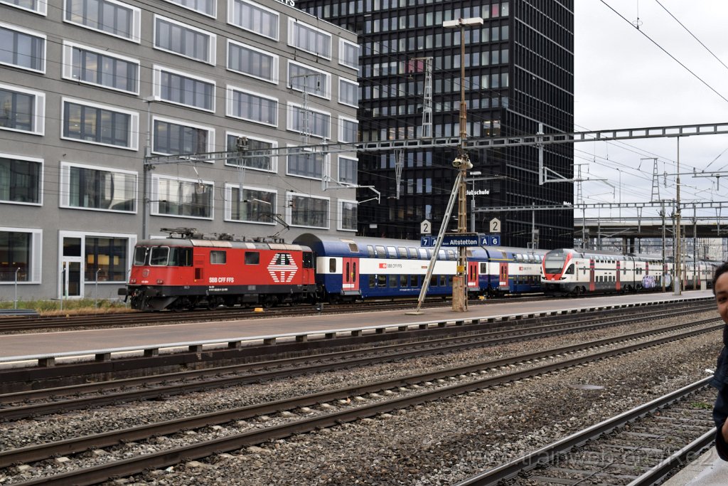 4806-0010-030118.jpg - SBB-CFF Re 420.201-6 (Re 91 85 4 420 201-6 CH-SBB) + SBB-CFF RABe 511.017 / Bt 94 85 6 511.017-8 ''Schaffhausen'' (94 85 0 511 017-1 CH-SBB) / Zürich-Altstetten 3.1.2018