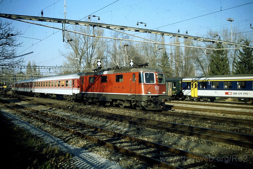 0702-0015.jpg - SBB-CFF Re 4/4'' 11203 / Zürich-Wollishofen 19.2.1998