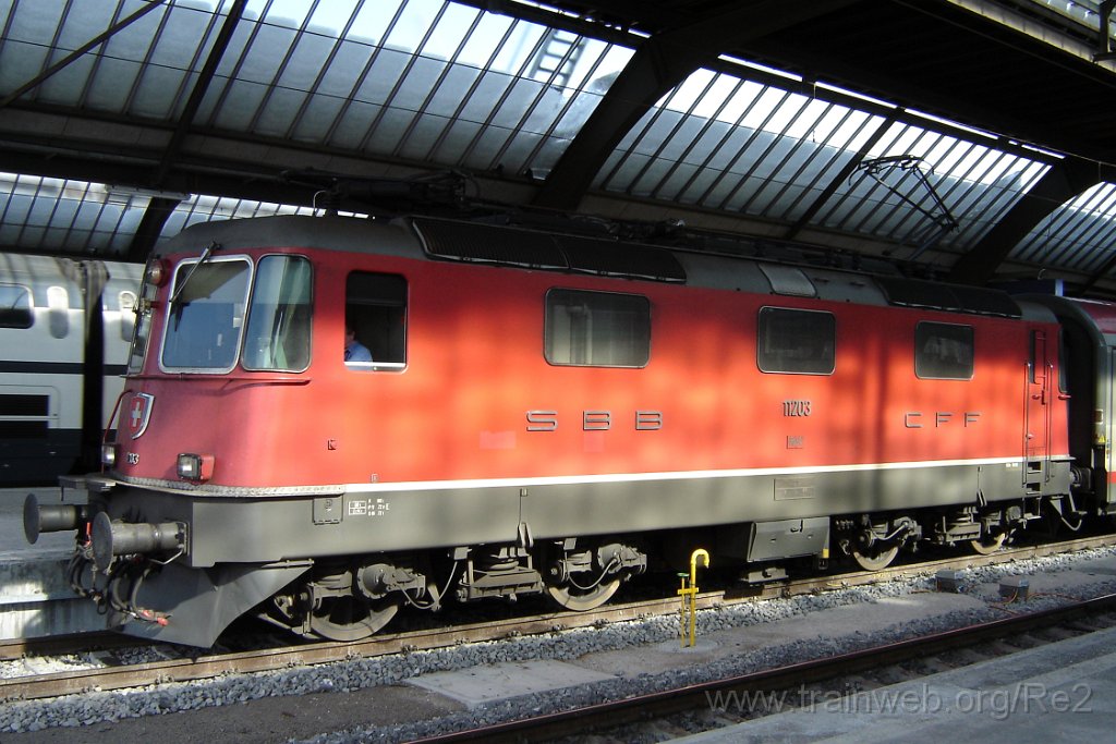 1017-0037-030305.jpg - SBB-CFF Re 4/4'' 11203 / Zürich HB 3.3.2005