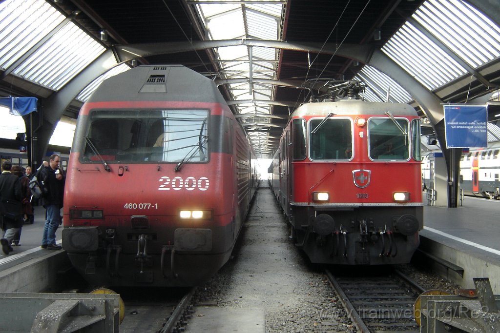 1132-0048-021205.jpg - SBB-CFF Re 460.077-1 ''Chunnel'' + SBB-CFF Re 4/4'' 11203 / Zürich HB 2.12.2005