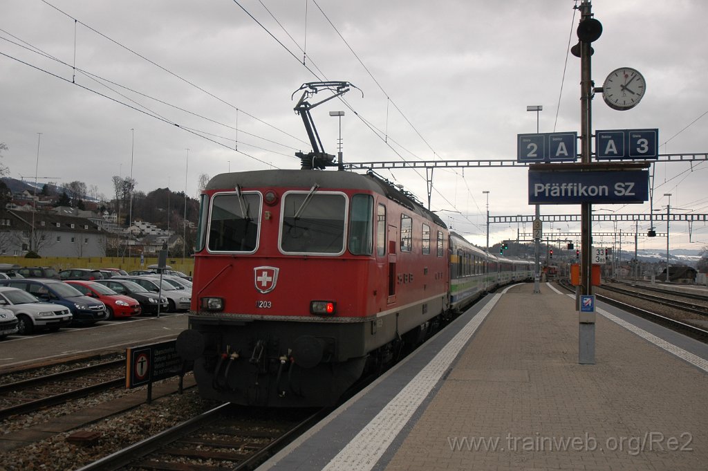 1623-0047-080309.jpg - SBB-CFF Re 4/4'' 11203 / Pfäffikon SZ 8.3.2009