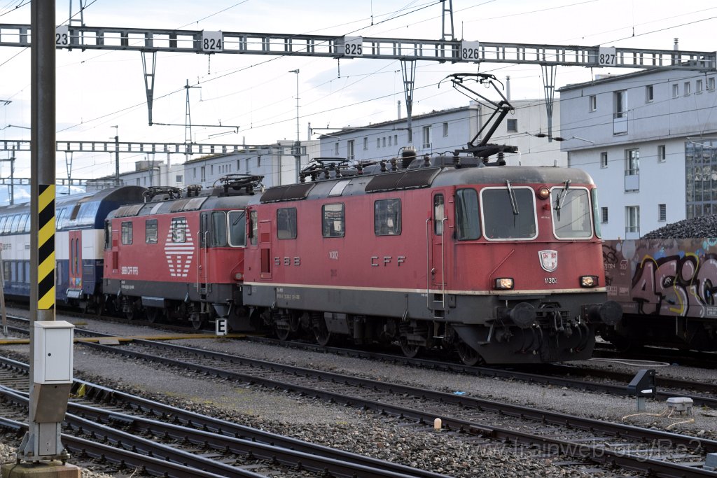 9533-0001-060125.jpg - SBB-CFF Re 4/4'' 11302 (Re 420.302-2)  (Re 91 85 4 420 302-2 CH-SBB) + SBB-CFF Re 420.203-2 (Re 91 85 4 420 203-2 CH-SBB) / Rapperswil 6.1.2025