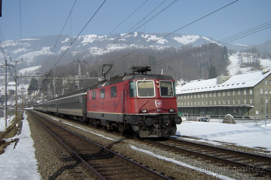1010-0019-060205.jpg - SBB-CFF Re 4/4'' 11204 / Steinen 6.2.2005