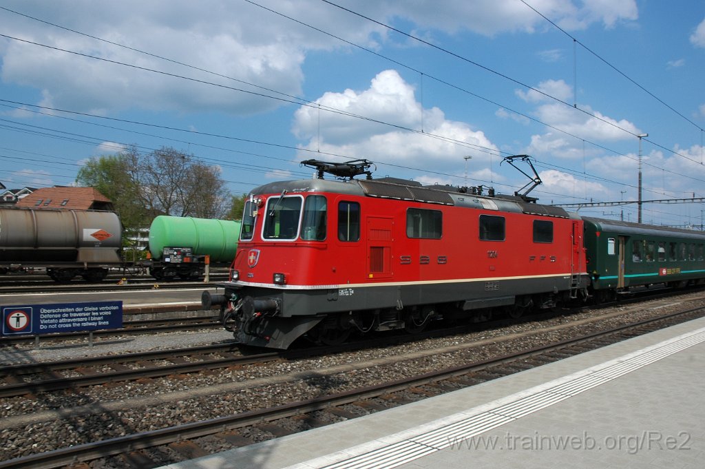 1861-0038-270410.jpg - SBB-CFF Re 4/4'' 11204 / Rotkreuz 27.4.2010