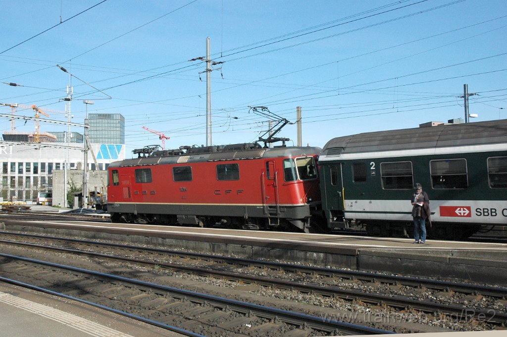 2087-0017-010411.jpg - SBB-CFF Re 4/4'' 11204 / Zürich-Oerlikon 1.4.2011