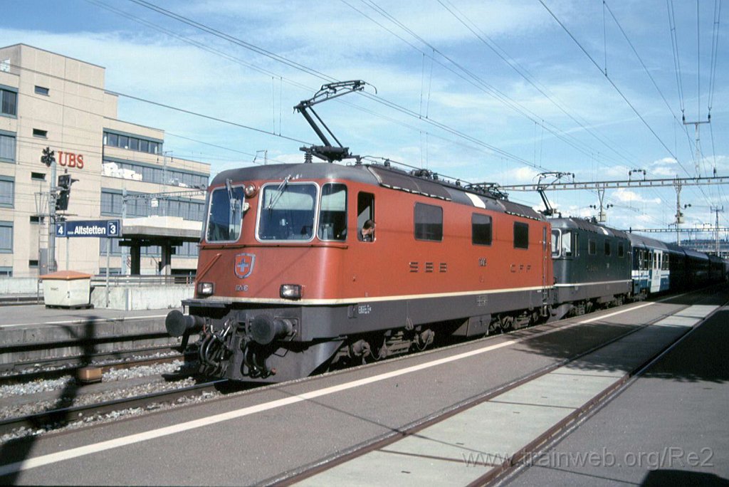 0990-0005-290804.jpg - SBB-CFF Re 4/4'' 11206 + SBB-CFF Re 4/4'' 11142 / Zürich-Altstetten 29.8.2004