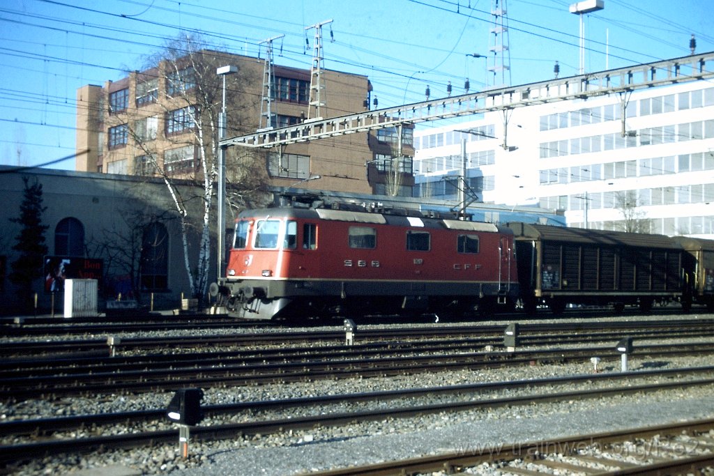 0700-0029.jpg - SBB-CFF Re 4/4'' 11207 / Zürich-Oerlikon 3.2.1998