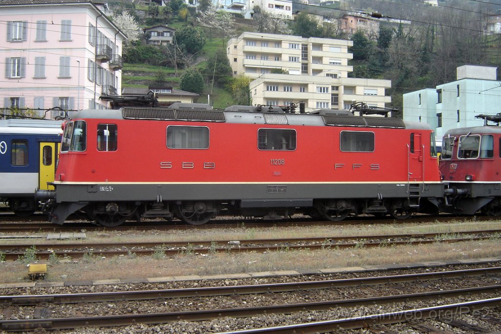 1301-0003-310307.jpg - SBB-CFF Re 4/4'' 11208 / Bellinzona 31.3.2007
