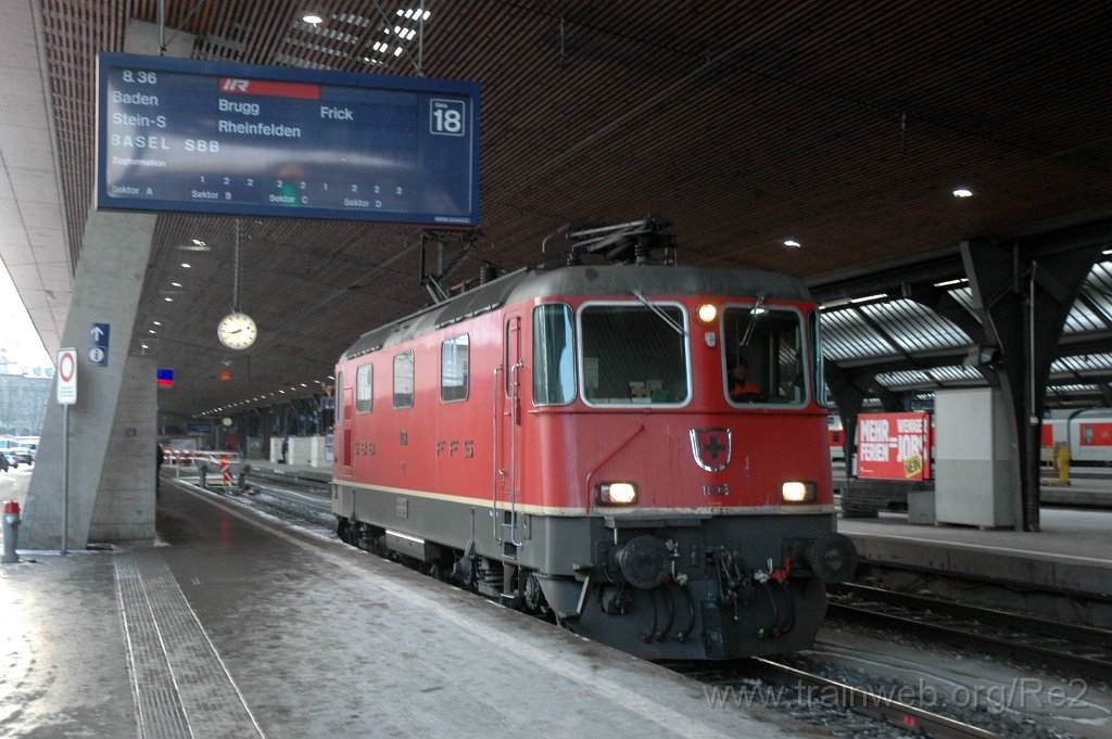 2304-0049-030212.jpg - SBB-CFF Re 4/4'' 11208 / Zürich HB 3.2.2012