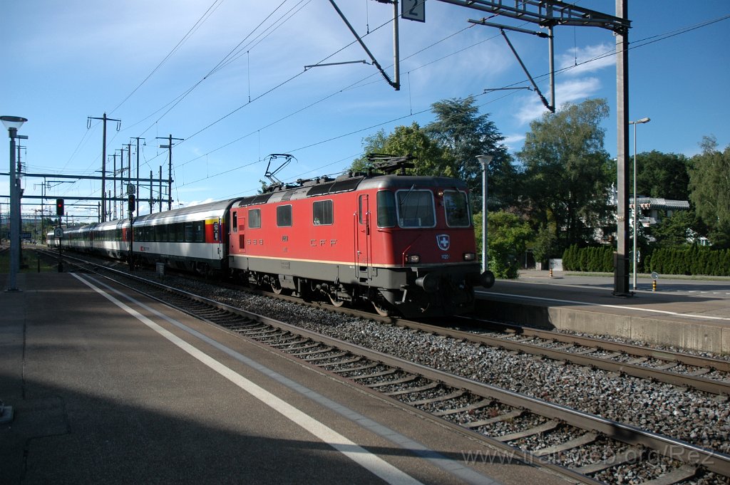 2438-0045-140612.jpg - SBB-CFF Re 4/4'' 11208 / Oberglatt 14.6.2012