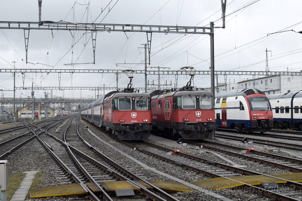 9600-0045-160325.jpg - SBB-CFF Re 420.230-5 (Re 91 85 4 420 230-5 CH-SBB) + SBB-CFF Re 420.208-1 (Re 91 85 4 420 208-1 CH-SBB) + SBB-CFF RABe 514.053 / At 94 85 1 514.053-1 ''Elsau'' (RABe 94 85 0 514 053-3 CH-SBB) / Rapperswil 16.3.2025