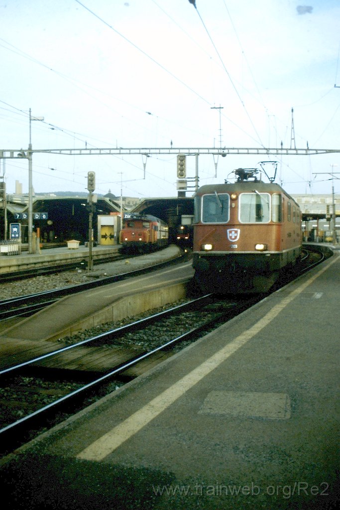 0797-0033.jpg - SBB-CFF Re 4/4'' 11209 / Zürich HB 12.3.2000