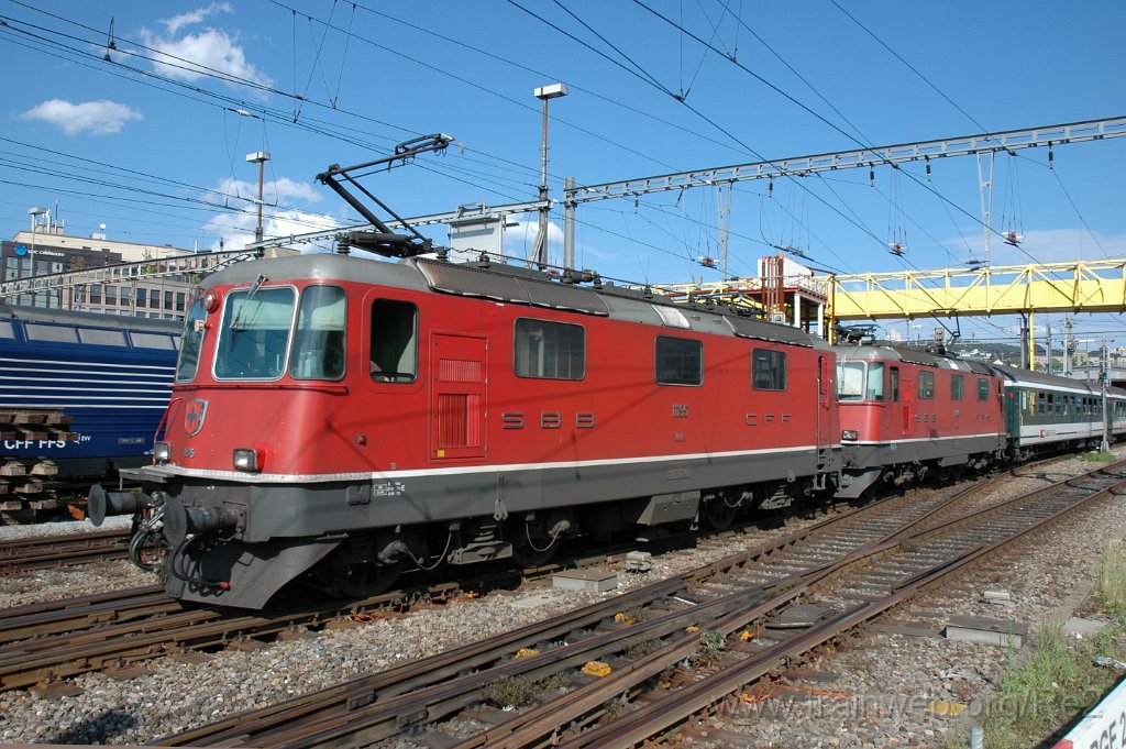 2138-0044-210611.jpg - SBB-CFF Re 4/4'' 11195 + SBB-CFF Re 4/4'' 11209 / Zürich HB 21.6.2011