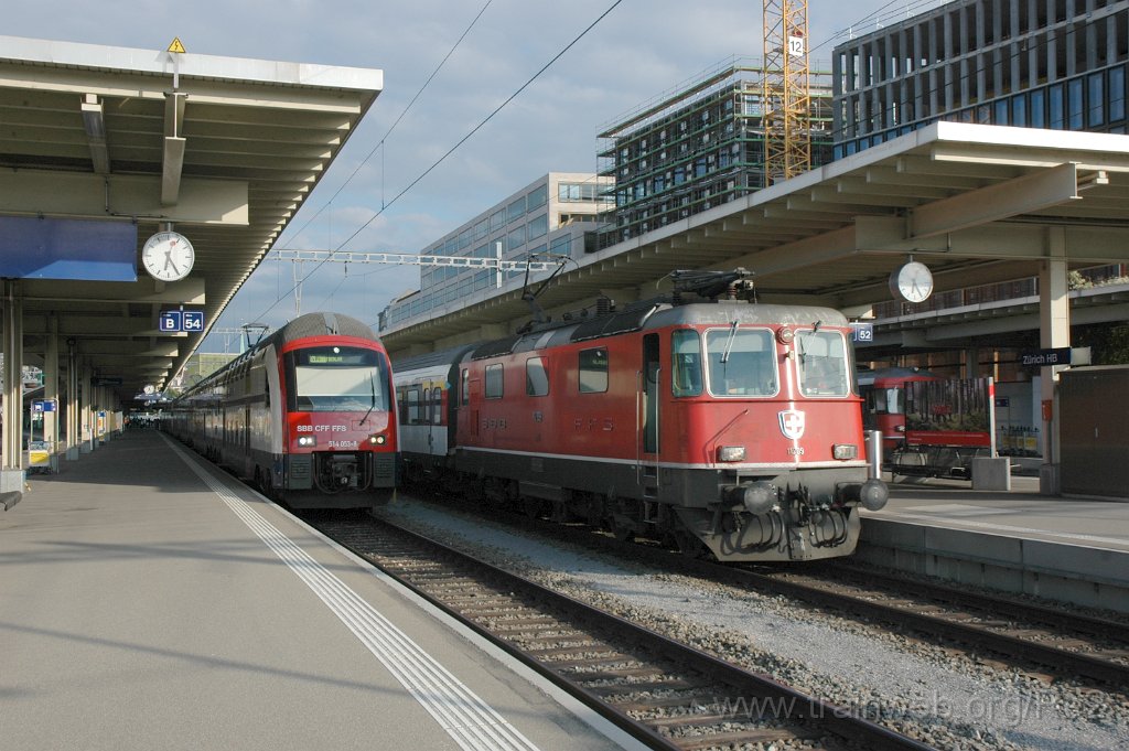 2175-0038-290811.jpg - SBB-CFF Re 4/4'' 11209 + SBB-CFF RABe 514.053-8 / RAe 514.153-6 / Zürich HB 29.8.2011