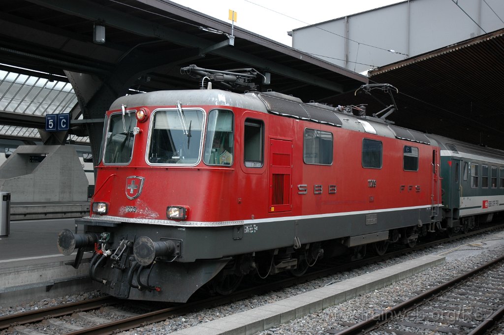2200-0026-170911.jpg - SBB-CFF Re 4/4'' 11209 / Zürich HB 17.9.2011