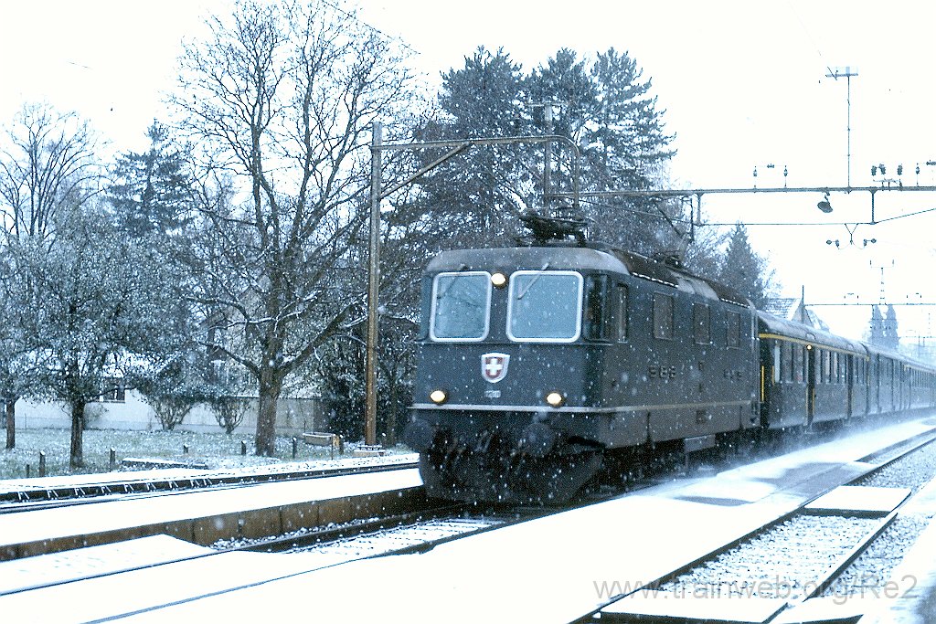 0265-0025.jpg - SBB-CFF Re 4/4'' 11210 / Amriswil 25.11.1989
