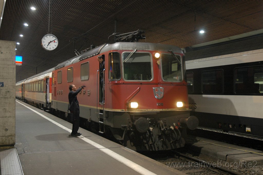 2063-0020-100211.jpg - SBB-CFF Re 4/4'' 11210 / Zürich HB 10.2.2011