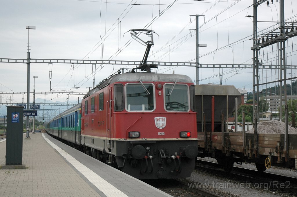 2855-0025-210613.jpg - SBB-CFF Re 4/4'' 11210 / Pfäffikon SZ 21.6.2013