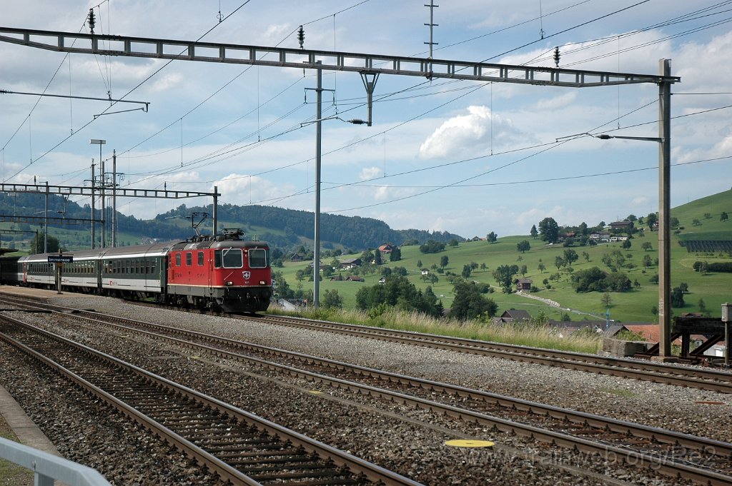 1701-0022-200709.jpg - SBB-CFF Re 4/4'' 11211 / Immensee 20.7.2009