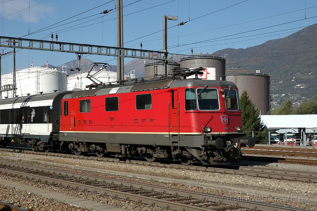 2661-0022-211012.jpg - SBB-CFF Re 4/4'' 11211 / Cadenazzo 21.10.2012