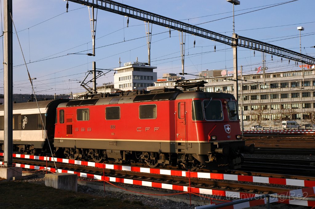 1815-0036-200210.jpg - SBB-CFF Re 4/4'' 11212 / Zürich HB 20.2.2010