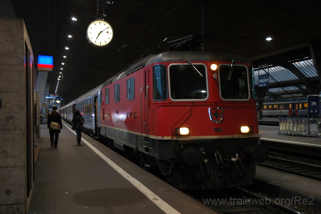2015-0042-031110.jpg - SBB-CFF Re 4/4'' 11213 / Zürich HB 3.11.2010