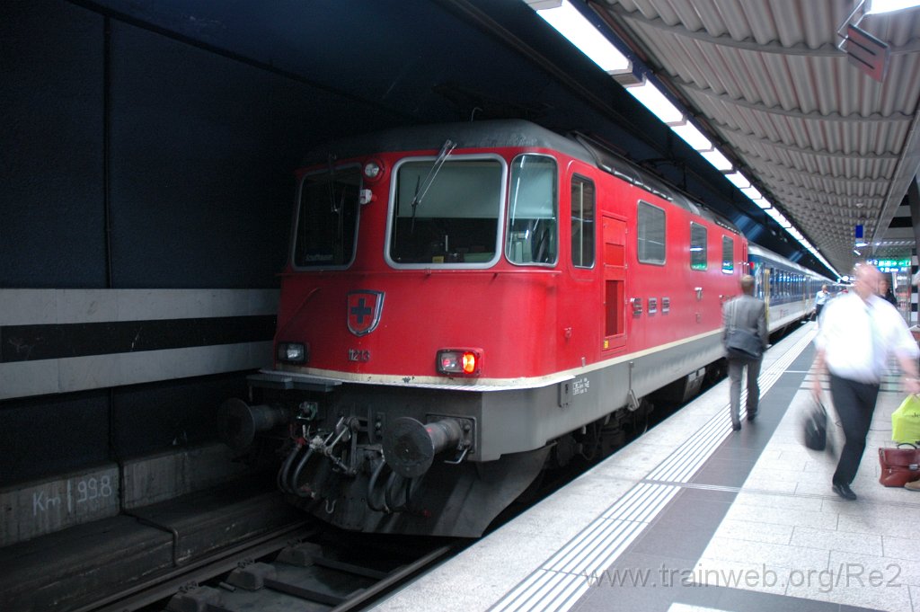 2167-0025-150811.jpg - SBB-CFF Re 4/4'' 11213 / Zürich HB (Museumstrasse) 15.8.2011
