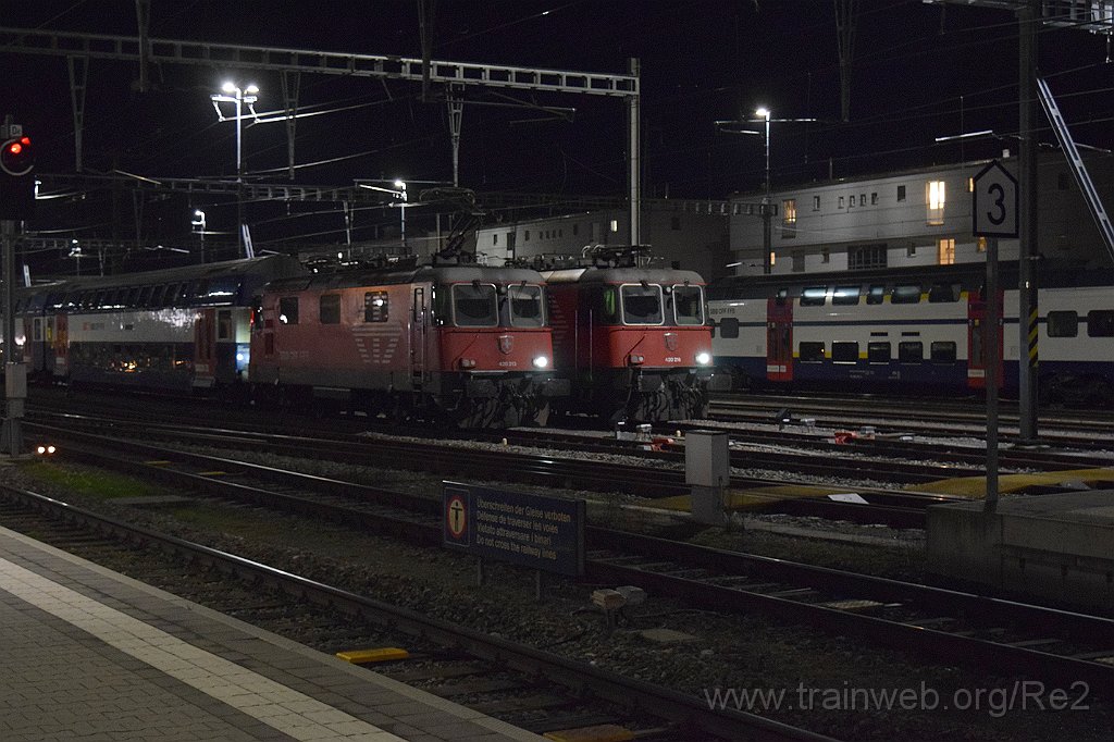 8301-0020-261122.jpg - SBB-CFF Re 420.213-1 (Re 91 85 4 420 213-1 CH-SBB) + SBB-CFF Re 420.216-4 (Re 91 85 4 420 216-4 CH-SBB) / Rapperswil 26.11.2022