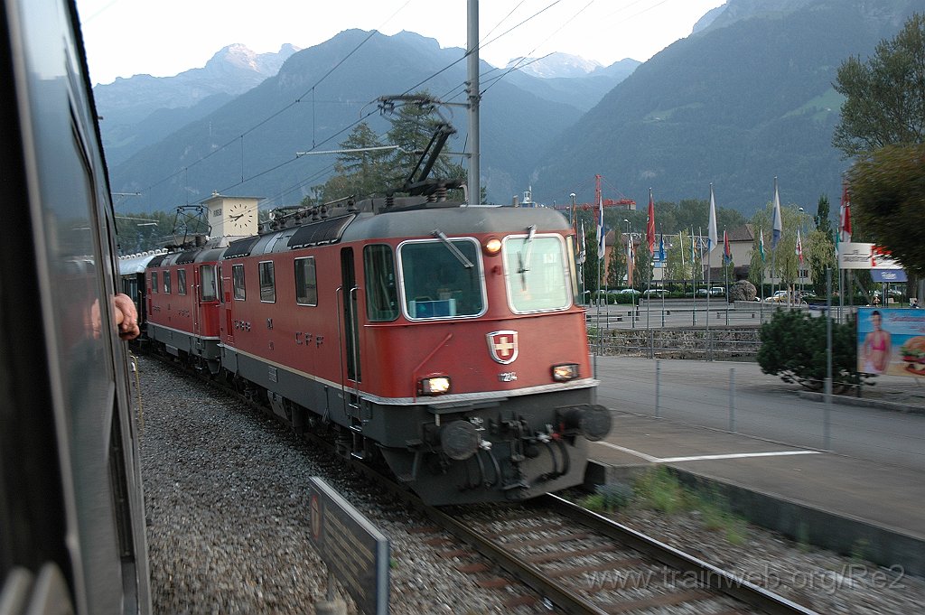 2587-0021-220812.jpg - SBB-CFF Re 4/4'' 11214 + SBB-CFF Re 4/4'' 11114 / Flüelen 22.8.2012