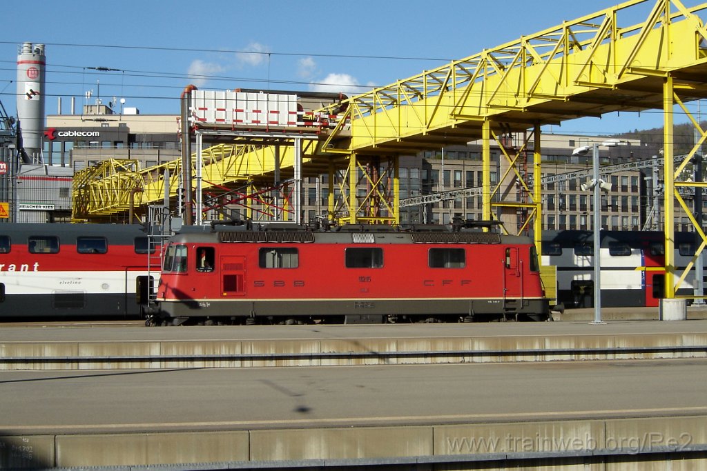 1466-0030-190408.jpg - SBB-CFF Re 4/4'' 11215 / Zürich HB 19.4.2008