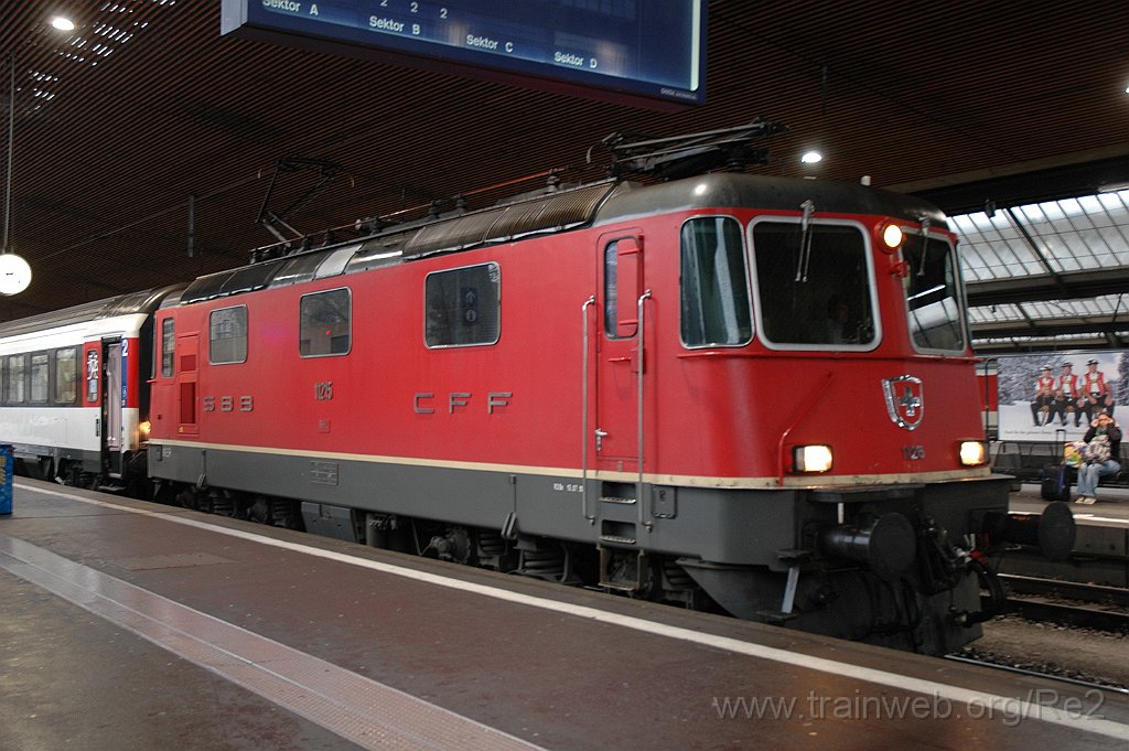 2288-0019-221211.jpg - SBB-CFF Re 4/4'' 11215 / Zürich HB 22.12.2011