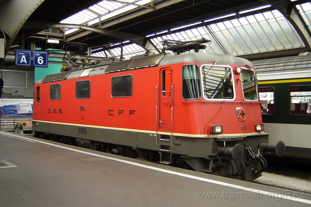 1196-0006-250606.jpg - SBB-CFF Re 4/4'' 11216 / Zürich HB 25.6.2006