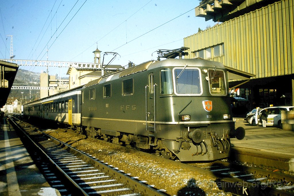 0792-0034.jpg - SBB-CFF Re 4/4'' 11217 / Baden 25.1.2000