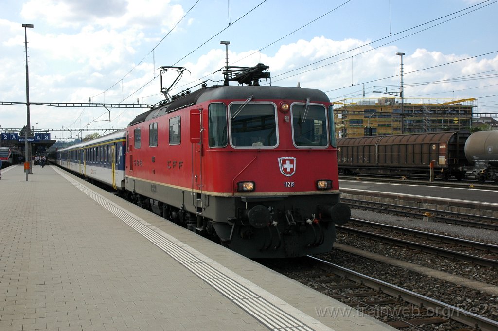 1861-0044-270410.jpg - SBB-CFF Re 4/4'' 11219 / Rotkreuz 27.4.2010