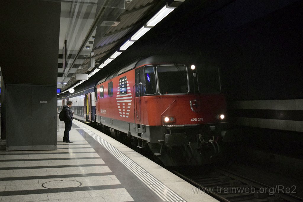 5179-0025-221018.jpg - SBB-CFF Re 420.219-8 (Re 91 85 4 420 219-8 CH-SBB) / Zürich HB (Museumstrasse) 22.10.2018