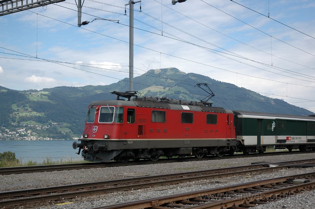 1701-0037-200709.jpg - SBB-CFF Re 4/4'' 11220 / Immensee 20.7.2009