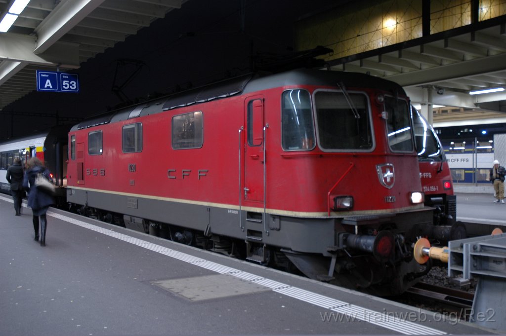 2261-0035-221111.jpg - SBB-CFF Re 4/4'' 11220 / Zürich HB 22.11.2011