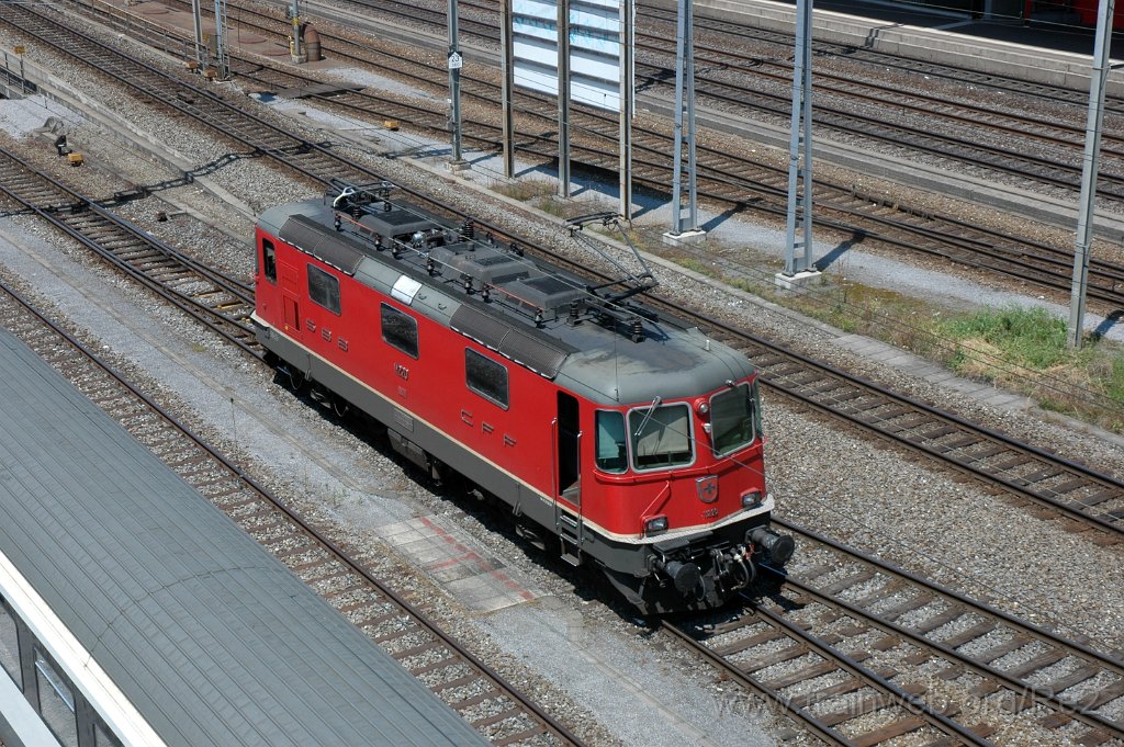2432-0024-070612.jpg - SBB-CFF Re 4/4'' 11220 / Zürich-Hardbrücke 7.6.2012